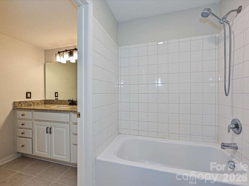 3520 Colony Road, Charlotte, NC 28211.  MLS# CAR4421758, YatesRealty ID 23487. 