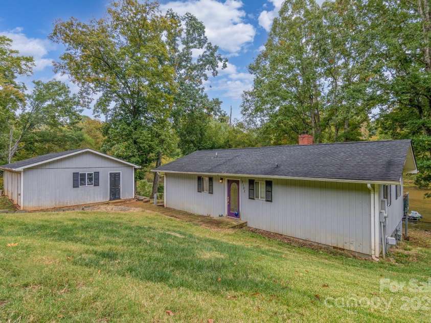 7101 Signer Road, Charlotte, NC 28278.  MLS# CAR4277378, YatesRealty ID 23488. 