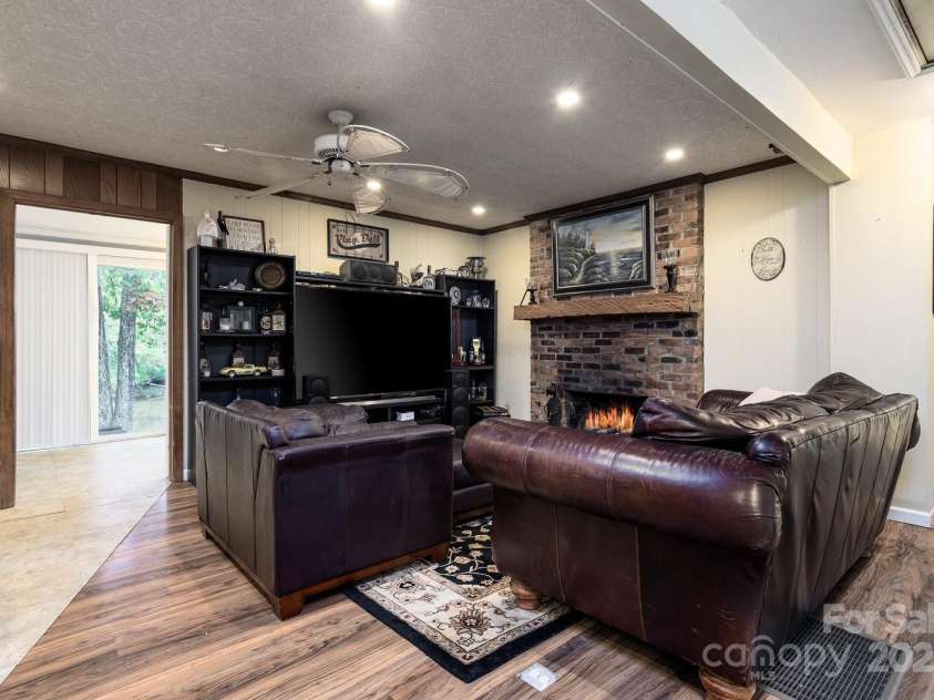 7101 Signer Road, Charlotte, NC 28278.  MLS# CAR4277378, YatesRealty ID 23488. 