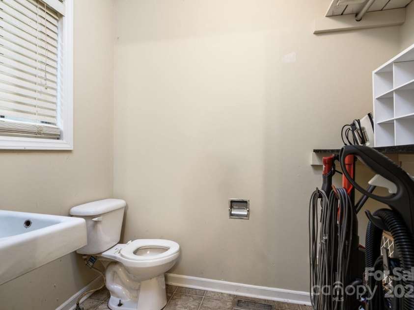 7101 Signer Road, Charlotte, NC 28278.  MLS# CAR4277378, YatesRealty ID 23488. 