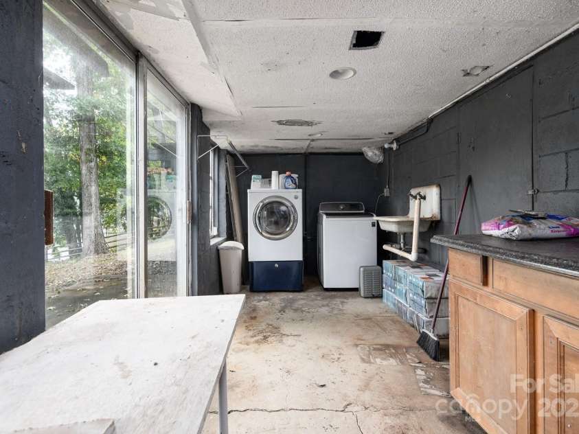 7101 Signer Road, Charlotte, NC 28278.  MLS# CAR4277378, YatesRealty ID 23488. 