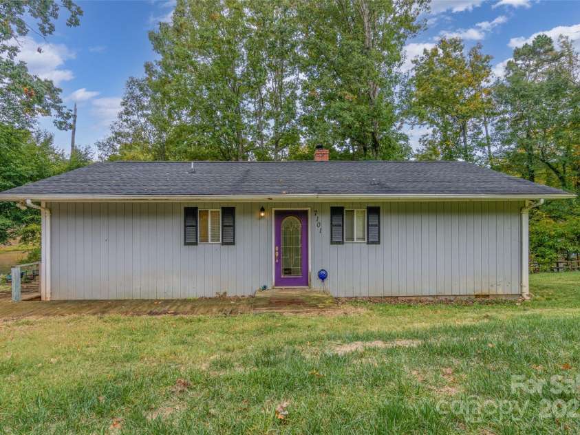 7101 Signer Road, Charlotte, NC 28278.  MLS# CAR4277378, YatesRealty ID 23488. 