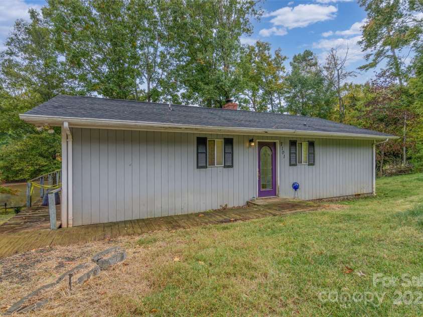 7101 Signer Road, Charlotte, NC 28278.  MLS# CAR4277378, YatesRealty ID 23488. 