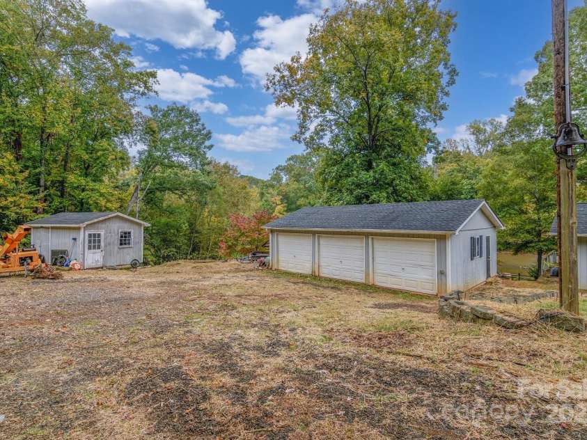 7101 Signer Road, Charlotte, NC 28278.  MLS# CAR4277378, YatesRealty ID 23488. 