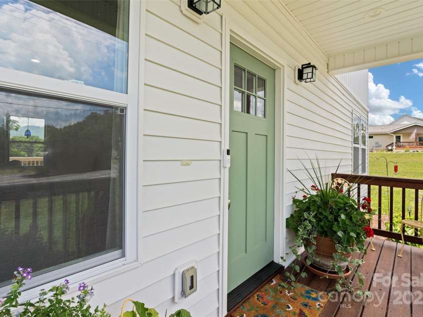913 Canton Road, Canton, NC 8716.  MLS# CAR4274372, YatesRealty ID 23489. 