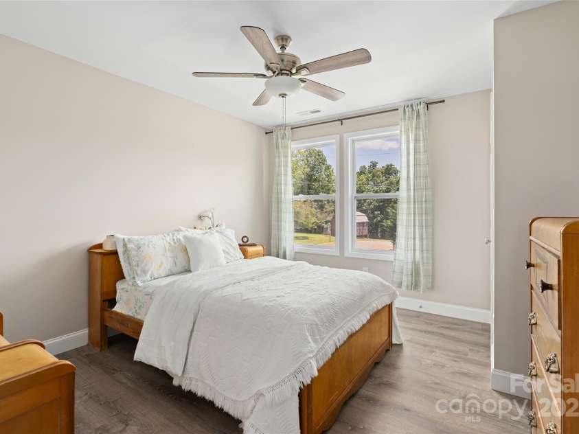 913 Canton Road, Canton, NC 8716.  MLS# CAR4274372, YatesRealty ID 23489. 