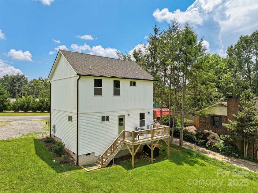 913 Canton Road, Canton, NC 8716.  MLS# CAR4274372, YatesRealty ID 23489. 
