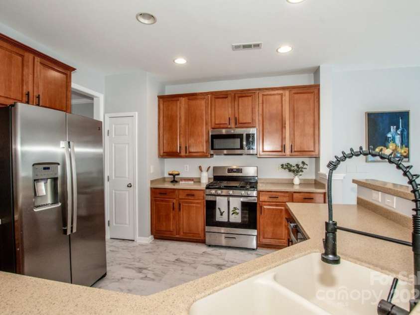 2344 Smith Cove Road, Denver, NC 28037.  MLS# CAR4321510, YatesRealty ID 2349. Kitchen