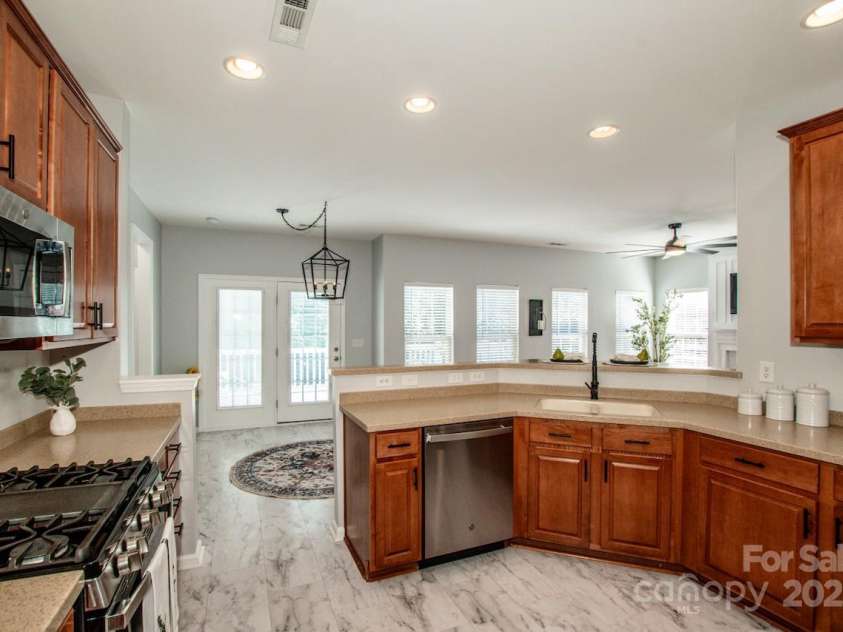 2344 Smith Cove Road, Denver, NC 28037.  MLS# CAR4321510, YatesRealty ID 2349. Kitchen with breakfast dining space