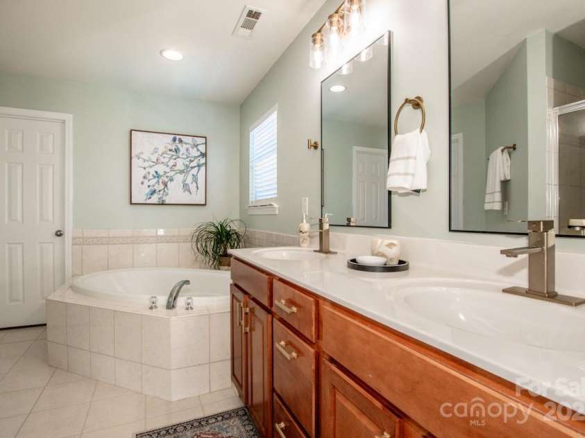 2344 Smith Cove Road, Denver, NC 28037.  MLS# CAR4321510, YatesRealty ID 2349. Primary bath