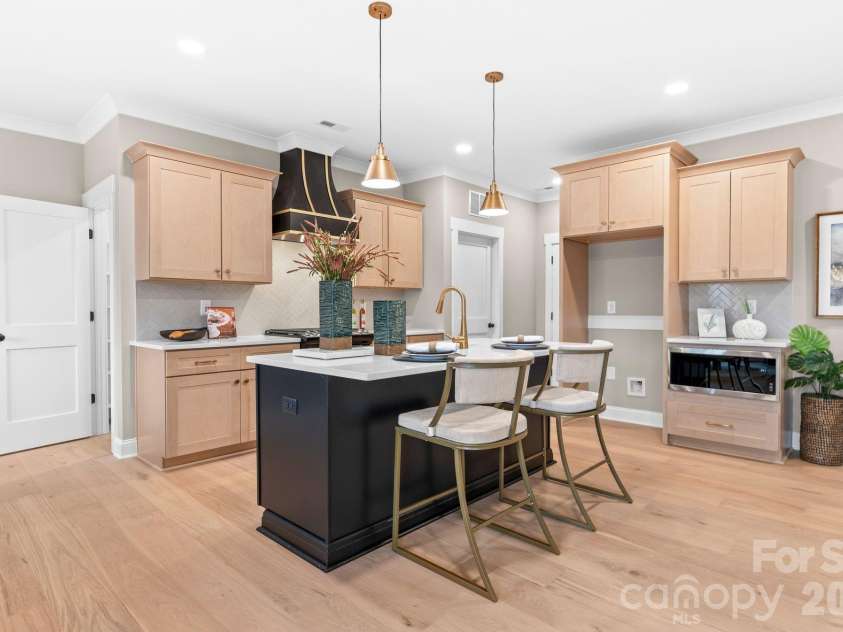121 Sandpiper Drive, Lexington, NC 27295.  MLS# CAR4368919, YatesRealty ID 23490. 