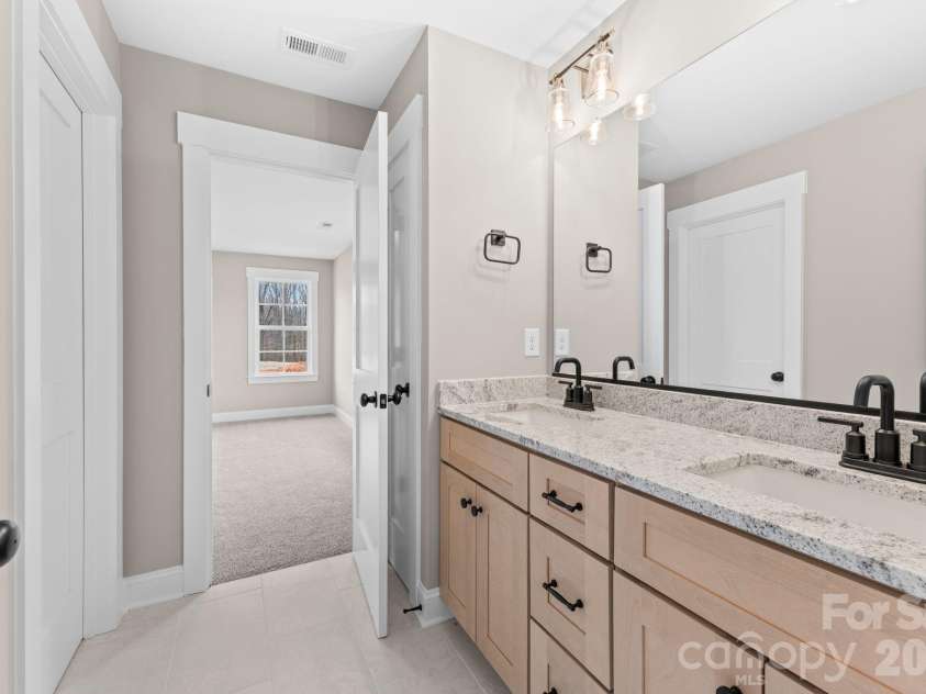 121 Sandpiper Drive, Lexington, NC 27295.  MLS# CAR4368919, YatesRealty ID 23490. 