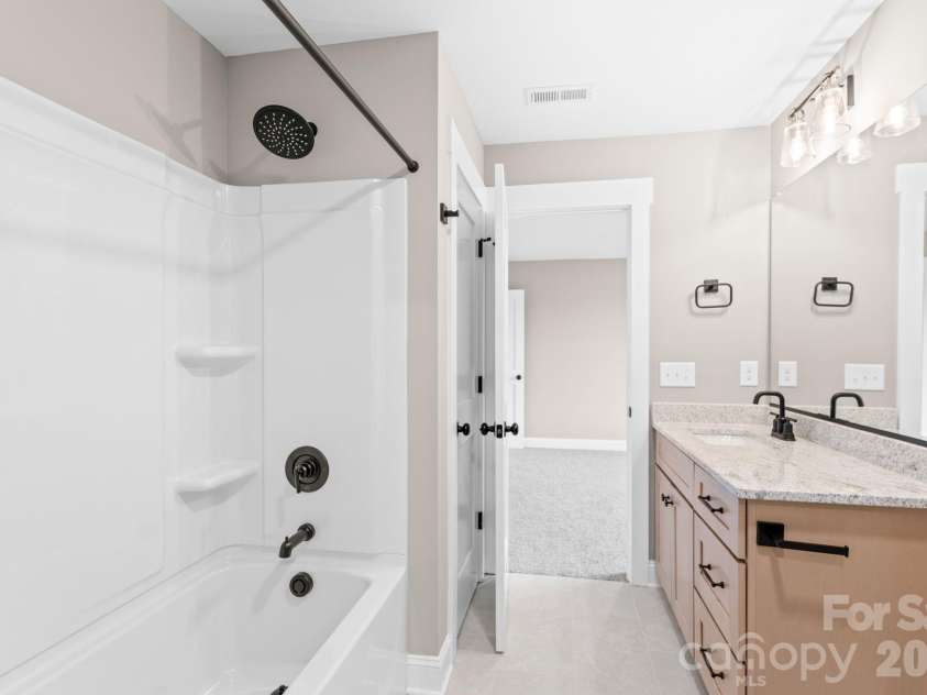 121 Sandpiper Drive, Lexington, NC 27295.  MLS# CAR4368919, YatesRealty ID 23490. 