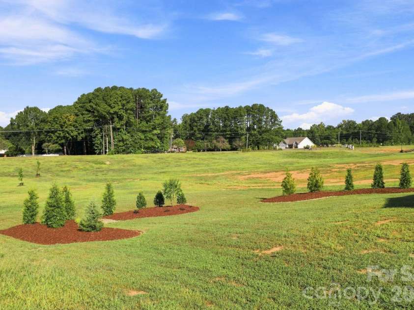 121 Sandpiper Drive, Lexington, NC 27295.  MLS# CAR4368919, YatesRealty ID 23490. 