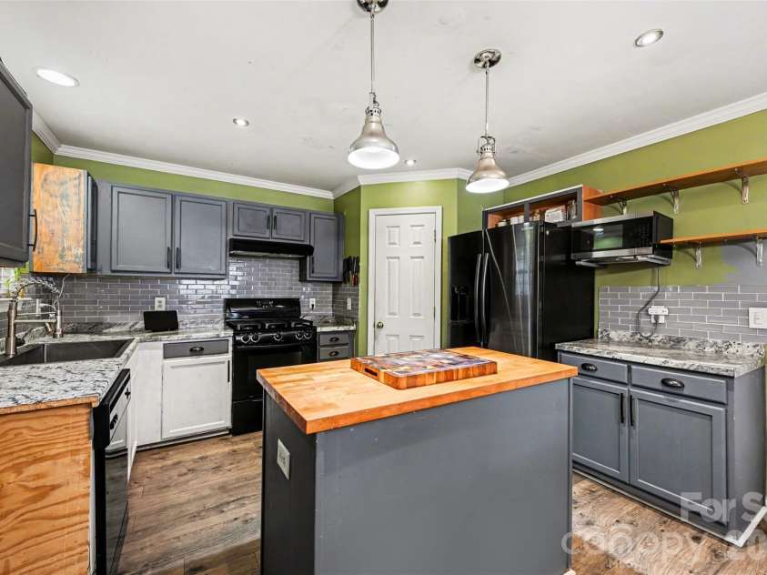 5846 Hewitt Drive, Charlotte, NC 28269.  MLS# CAR4376733, YatesRealty ID 23491. 