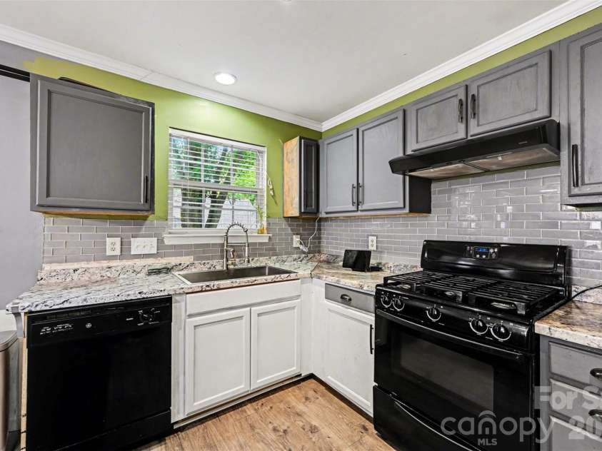5846 Hewitt Drive, Charlotte, NC 28269.  MLS# CAR4376733, YatesRealty ID 23491. 