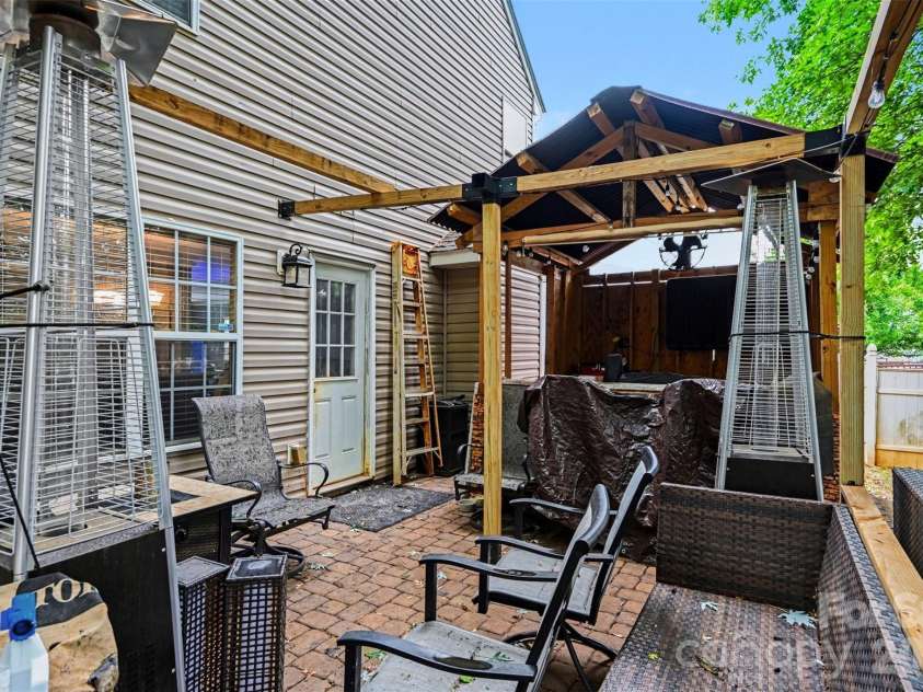 5846 Hewitt Drive, Charlotte, NC 28269.  MLS# CAR4376733, YatesRealty ID 23491. 