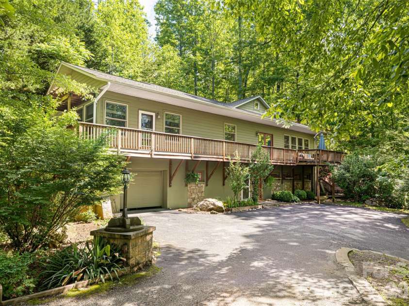 75 Cougar Lane, Saluda, NC 28773.  MLS# CAR4263735, YatesRealty ID 23493. 