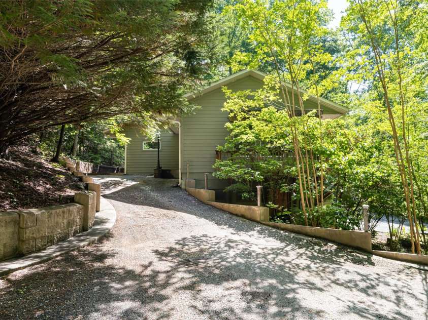 75 Cougar Lane, Saluda, NC 28773.  MLS# CAR4263735, YatesRealty ID 23493. 