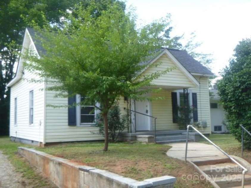 326 Caldwell Street, Salisbury, NC 28144.  MLS# CAR4276840, YatesRealty ID 23494. 