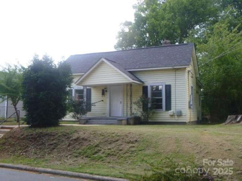 326 Caldwell Street, Salisbury, NC 28144.  MLS# CAR4276840, YatesRealty ID 23494. 