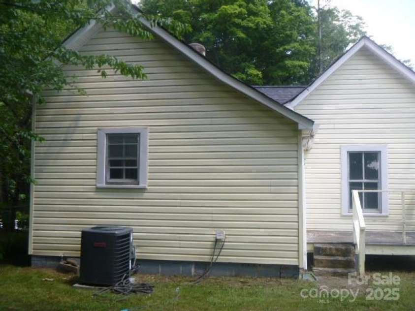 326 Caldwell Street, Salisbury, NC 28144.  MLS# CAR4276840, YatesRealty ID 23494. 