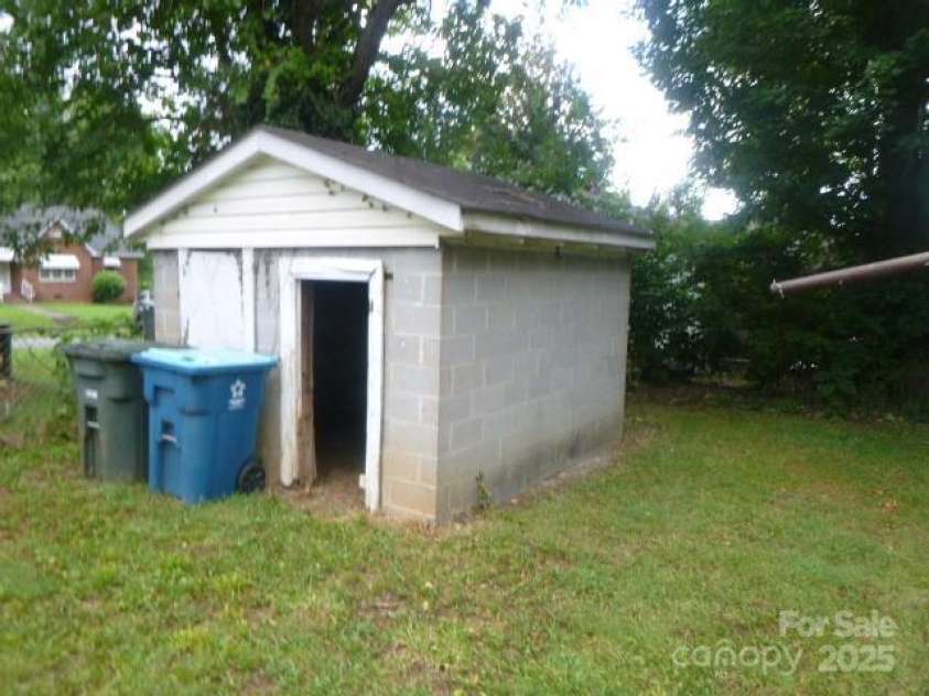 326 Caldwell Street, Salisbury, NC 28144.  MLS# CAR4276840, YatesRealty ID 23494. 
