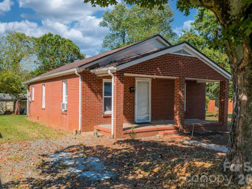 728 21st Street, Hickory, NC 28602.  MLS# CAR4382575, YatesRealty ID 23495. 
