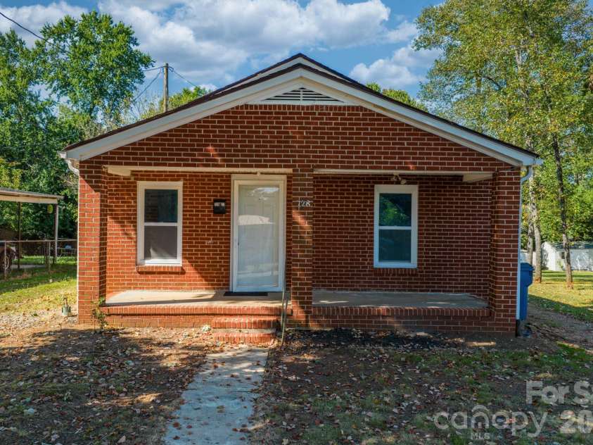 728 21st Street, Hickory, NC 28602.  MLS# CAR4382575, YatesRealty ID 23495. 