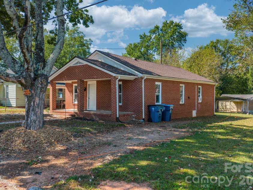 728 21st Street, Hickory, NC 28602.  MLS# CAR4382575, YatesRealty ID 23495. 