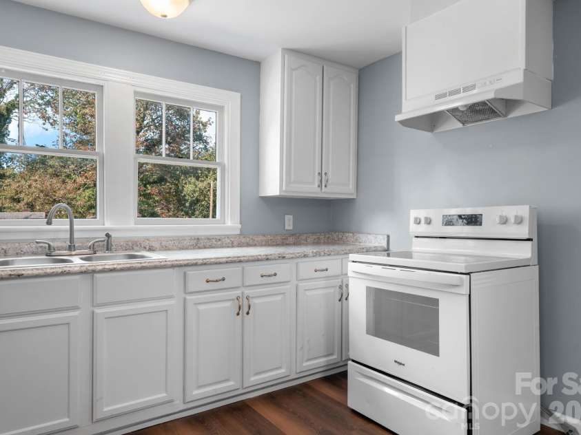 728 21st Street, Hickory, NC 28602.  MLS# CAR4382575, YatesRealty ID 23495. 