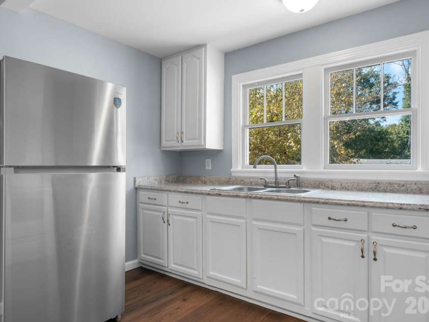 728 21st Street, Hickory, NC 28602.  MLS# CAR4382575, YatesRealty ID 23495. 