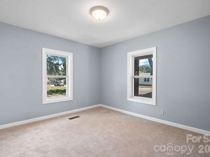 728 21st Street, Hickory, NC 28602.  MLS# CAR4382575, YatesRealty ID 23495. 