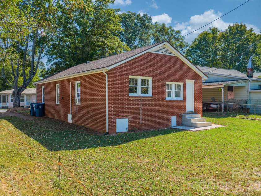728 21st Street, Hickory, NC 28602.  MLS# CAR4382575, YatesRealty ID 23495. 