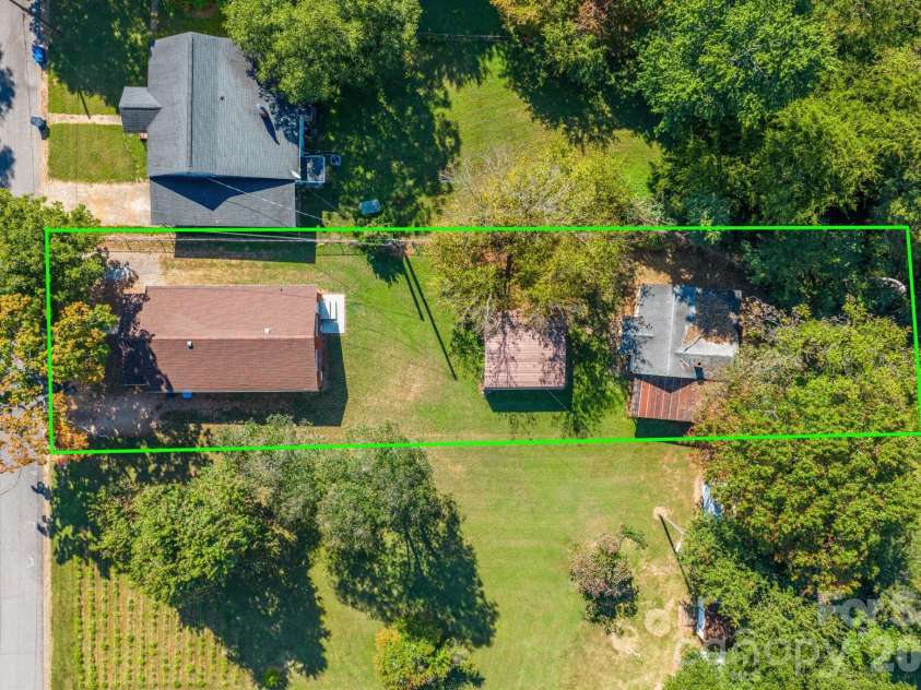 728 21st Street, Hickory, NC 28602.  MLS# CAR4382575, YatesRealty ID 23495. 