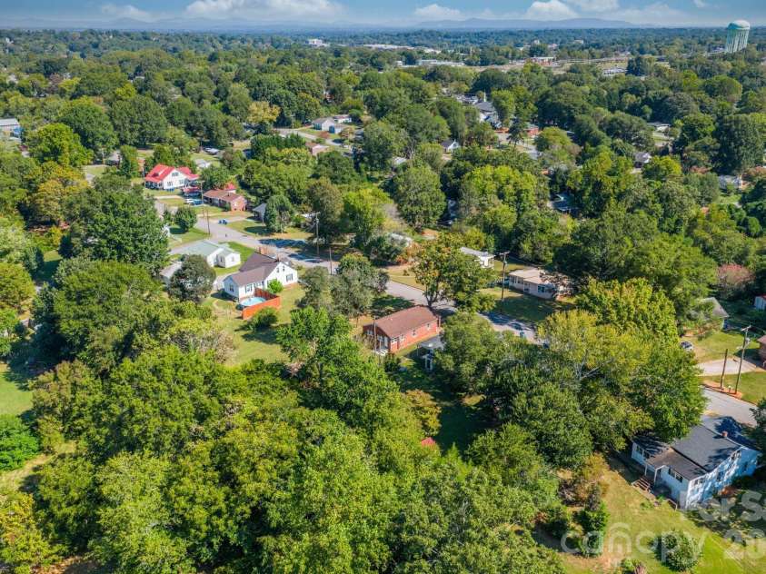 728 21st Street, Hickory, NC 28602.  MLS# CAR4382575, YatesRealty ID 23495. 