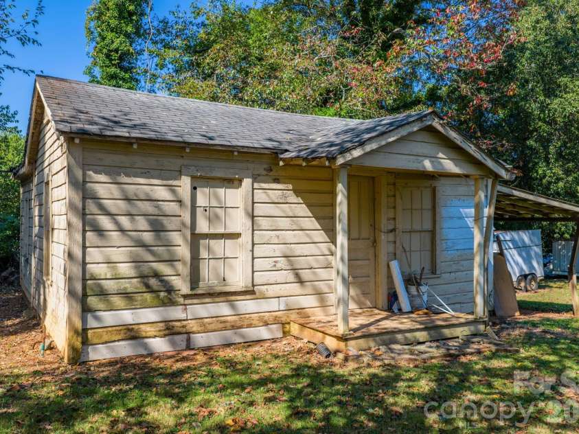 728 21st Street, Hickory, NC 28602.  MLS# CAR4382575, YatesRealty ID 23495. 