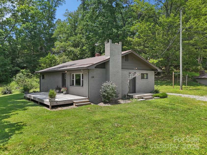 139 Trent Road, Brevard, NC 28712.  MLS# CAR4276337, YatesRealty ID 23496. 