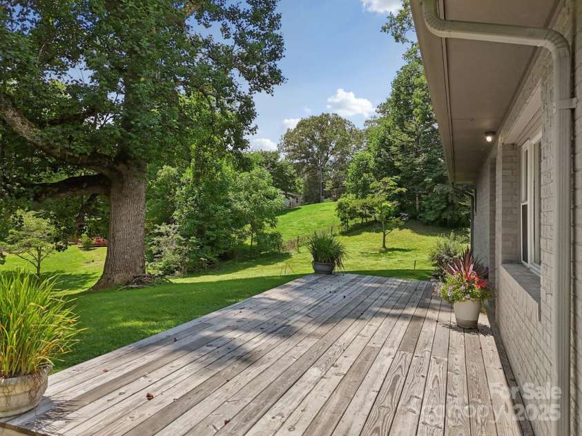 139 Trent Road, Brevard, NC 28712.  MLS# CAR4276337, YatesRealty ID 23496. 