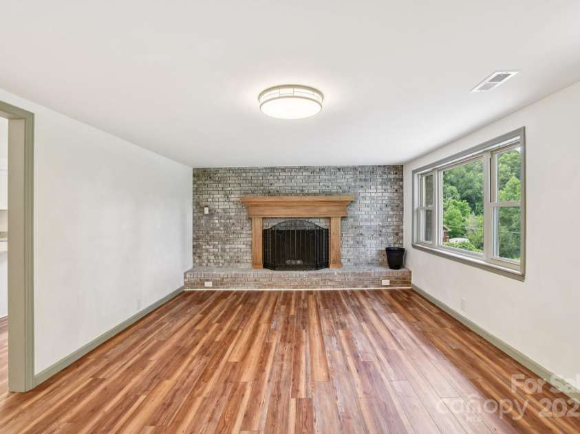 139 Trent Road, Brevard, NC 28712.  MLS# CAR4276337, YatesRealty ID 23496. 