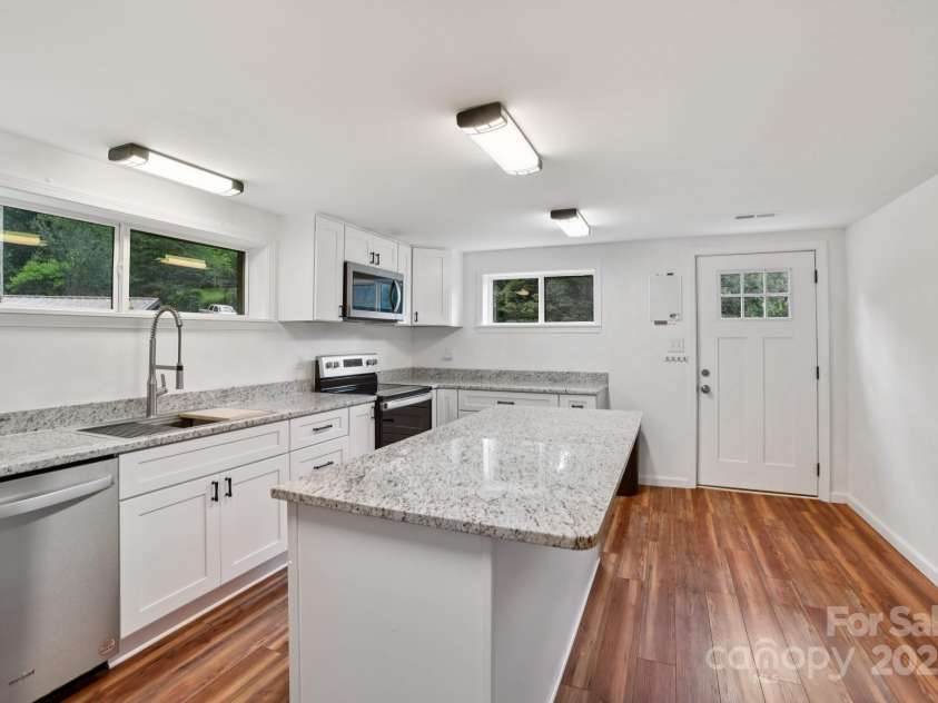 139 Trent Road, Brevard, NC 28712.  MLS# CAR4276337, YatesRealty ID 23496. 