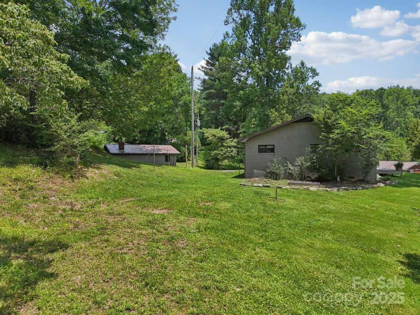139 Trent Road, Brevard, NC 28712.  MLS# CAR4276337, YatesRealty ID 23496. 
