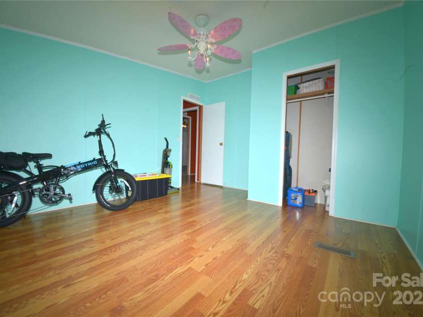 8221 Feather Run Road, Kershaw, SC 29067.  MLS# CAR4277032, YatesRealty ID 23498. 