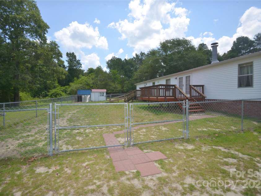 8221 Feather Run Road, Kershaw, SC 29067.  MLS# CAR4277032, YatesRealty ID 23498. 