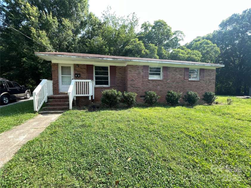 28 Maiden Lane, York, SC 29745.  MLS# CAR4277519, YatesRealty ID 23499. 