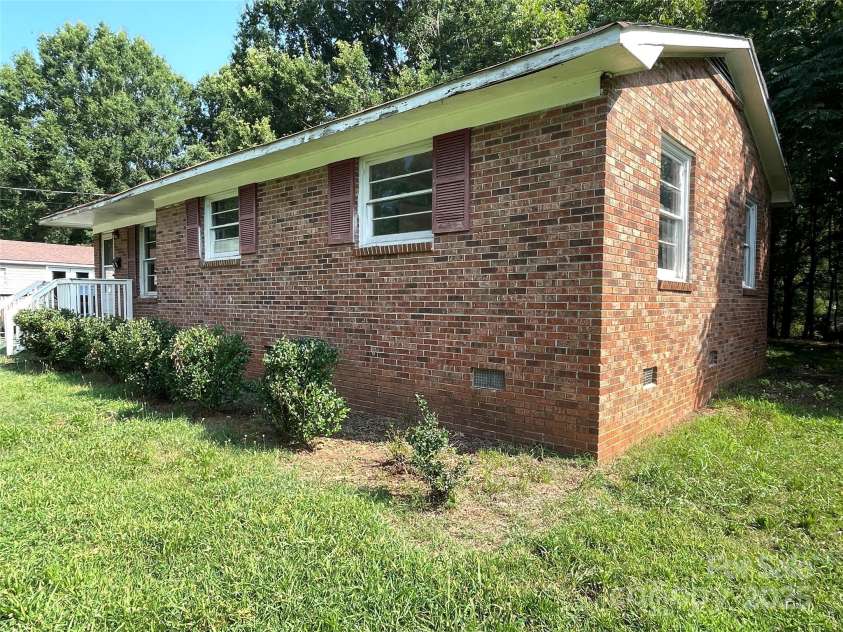 28 Maiden Lane, York, SC 29745.  MLS# CAR4277519, YatesRealty ID 23499. 