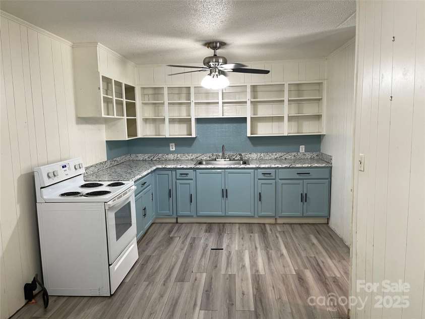 28 Maiden Lane, York, SC 29745.  MLS# CAR4277519, YatesRealty ID 23499. 