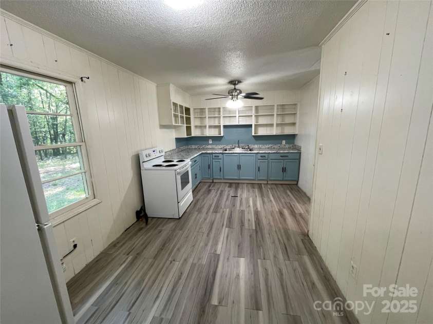 28 Maiden Lane, York, SC 29745.  MLS# CAR4277519, YatesRealty ID 23499. 