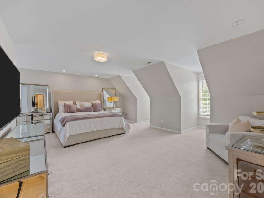 9711 Sunset Grove Drive, Huntersville, NC 28078.  MLS# CAR4365625, YatesRealty ID 23499. 