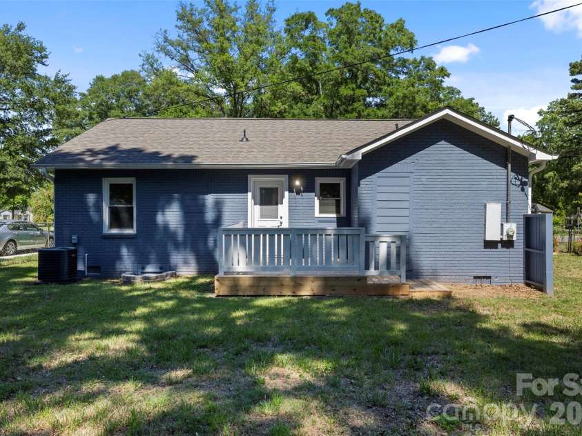 2414 Dickens Avenue, Charlotte, NC 28208.  MLS# CAR4325428, YatesRealty ID 2350. 